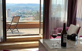 Amazing View And Cozy Atmosphere